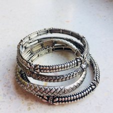 Zestaw metalowych bransoletek BOHO