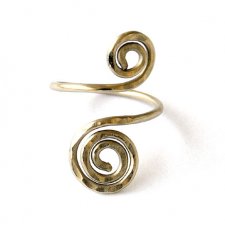 Młotkowany pierścionek spirala arabeska rękodzieło