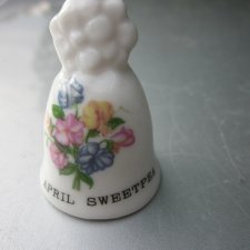 porcelanowy w miniaturze kolekcjonerski dzwonek  - APRIL  SWEETPEA    - kwiaty miesiąca