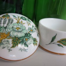Crown -KOWLOON  szlachetnie porcelanowe NIEWIELKIe puzderko  kostna porcelana orientalne zdobienie