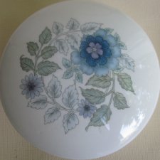 Wedgwood Clementine -  duże porcelanowe puzdro -  seria kolekcjonerska i użytkowa -szlachetnie porcelanowy wazon