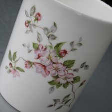 Hadida Bathroom collection  porcelanowy pojemnik -  kubek na szczotki -pędzelki -urocze kobiece zdobienie -wysokiej jakości porcelana