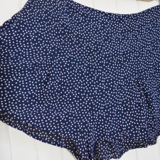 luźne krótkie szorty