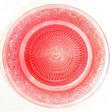 Szklany-różowy-talerz