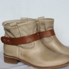 VENEZIA  -  (NOWE) BEŻOWE  BOTKI