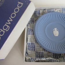 Wedgwood Antique blue jasperware kolekcjonerska porcelana rzadko spotykane zdobienie