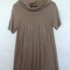 SWETER Z LUŹNYM GOLFEM*