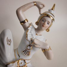 Tajlandzka tancerka z porcelany -efektowna figurka porcelanowa 20 cm wysokości