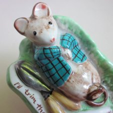 Beswick 2530   KITTY MAC BRIDE " LAZYBONNES"- szlachetnie porcelanowa  kolekcjonerska figurka ręcznie malowana  - rzadko spotykana