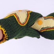 zielone rękawiczki z wełny z aplikacją