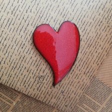 CZERWONE SERCE MAGNES 6 cm - ceramiczne serce na prezent walentynkowy dla kobiety - prezenty handmade online - sklep internetowy GAIA ceramika
