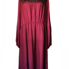 Plus size malinowa cieniowana sukienka boho aplikacje "Kushi"