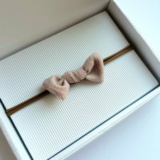La miu opaska bezuciskowa na głowę supełek błyszczący różowy spinka świąteczna