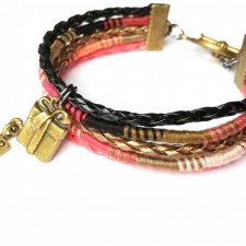 Czas podarunków - bransoletka z owijanych elementów i rzemieni, zawieszka - pudełko prezentowe "For you"