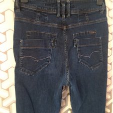 Granatowe jeansy ZARA