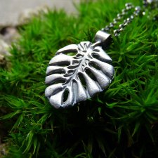 Monstera Necklace