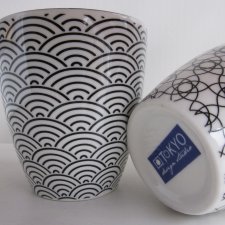 tokyo design studio -nowoczesny design -  czarka  - kubek  fantastyczne graficzne zdobienie na solidnej porcelanie