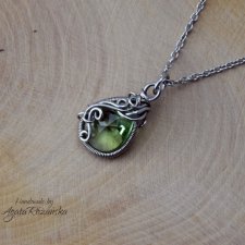 Wisiorek kryształ zielony Peridot, wire wrapping, stal chirurgiczna