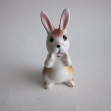 Miniatura - zajączek -  ręcznie malowana miniaturowa figurka urocza do kolekcji i na prezent ☺