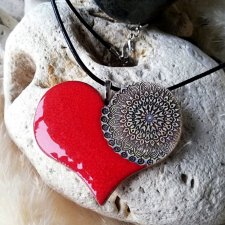 Unikalny wisior w kształcie serca na antycznym łańcuszku -czerwone serce z mandalą - naszyjnik z wisiorkiem w stylu boho - biżuteria art GAIA-ceramika