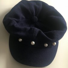 czapka w stylu marynarskim
