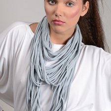 Wiosenny naszyjnik dzianinowy