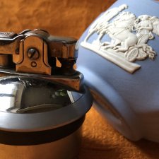 Rarytas - Wedgwood Antique - Blue Jasper- zapalniczka patentowy ronson   -Kolekcjonerska biskwitowa porcelana.