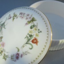 Wedgwood Mirabelle duże szlachetnie porcelanowe puzdro