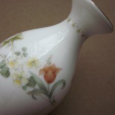 Wedgwood Mirabelle miniaturowy  szlachetnie porcelanowy wazonik rzadko spotykana forma