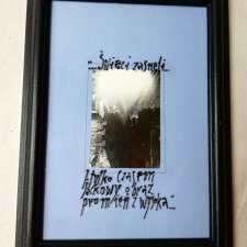 Obrazek-zdjęcie-napis-pod szkłem.