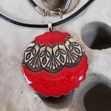 Niewielki naszyjnik ceramiczny - mały wisiorek ceramiczny ⌀ 4 cm - wyjątkowy prezent dla kobiety - czerwona biżuteria - biżuteria unikatowa GAIA ceram