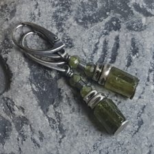 Kolczyki srebrne z zielonymi granatami