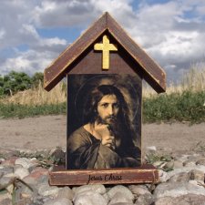 Personalizowana drewniana kapliczka z wizerunkiem Jezusa Chrystusa  (średnia)