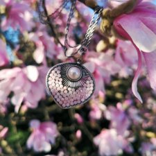 Słodki zapach magnolii - elegancki, srebrny wisior wire wrapping z różowymi opalami
