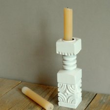 drewniany,rzeżbiony, biały świecznik