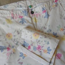 Długie, jasne spodnie w kwiaty, Benetton rozm. 40