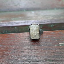 Surowy kwarc - pierścionek regulowany