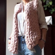 Kamizelka sweter z wełny czesankowej S M różowa