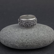 Srebrny ręcznie zdobiony pierścionek