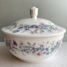 Wedgwood - Angela ❀ڿڰۣ❀ Pojemnik z przykrywką ❀ڿڰۣ❀ MARKOWA PORCELANA, SYGNOWANA