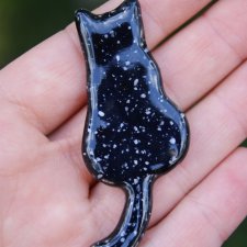 Ceramiczny magnes kot czarny w cętki