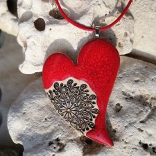 UNIKATOWY WISIOR CERAMICZNY SERCE Z MANDALĄ 6 cm na długim rzemieniu jubilerskim - prezent Walentynki - biżuteria autorska GAIA ceramika