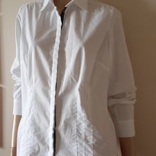 biała damska koszula z czarnym wykończeniem większa