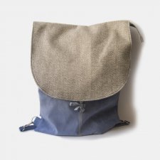 Brudnoniebieski plecak z plecioną klapą