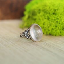 Srebrny pierścionek z kryształem górskim