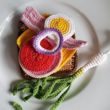 Kanapka z boczkiem i cebulką