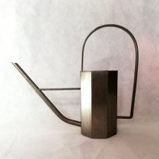 Metalowa konewka-W stylu Art Deco