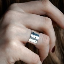 Srebrny minimalistyczny pierścionek z dziurkami
