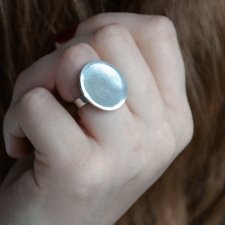 Srebrny, nowoczesny pierścionek