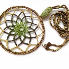 Na sianie - dzianinowy naszyjnik, szydełkowy łapacz snów, ceramiczny koralik, bardzo długi, 9 cm średnicy